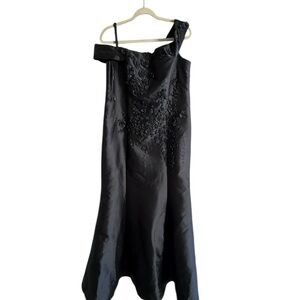 NWT Teri Jon Rickie Freeman Navy ball gown. Sz 14